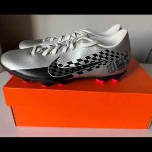 Nike Vapor 13 Club NJR Fg/Mg Soccer Cleats
